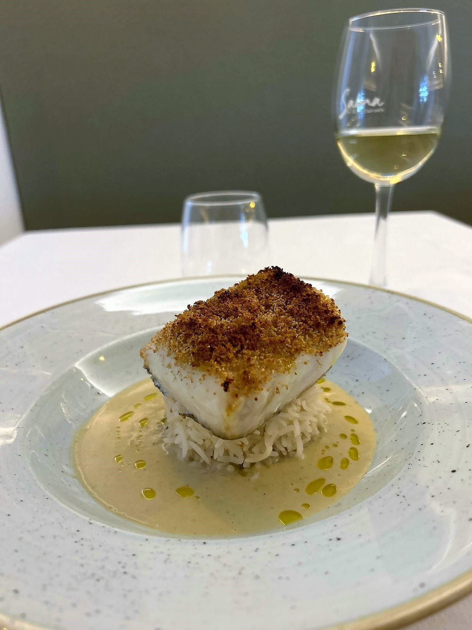 restaurante mediterraneo plato con comida